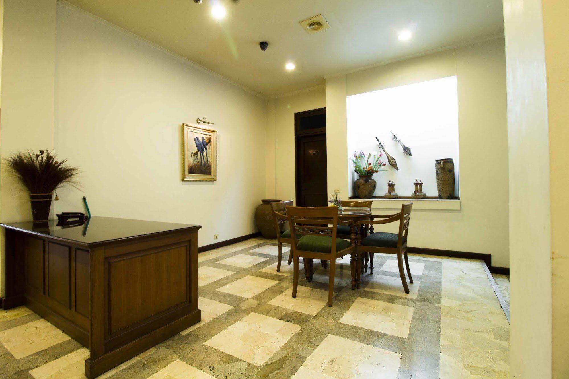 Reddoorz @ Dago Hotel Bandung Exterior photo