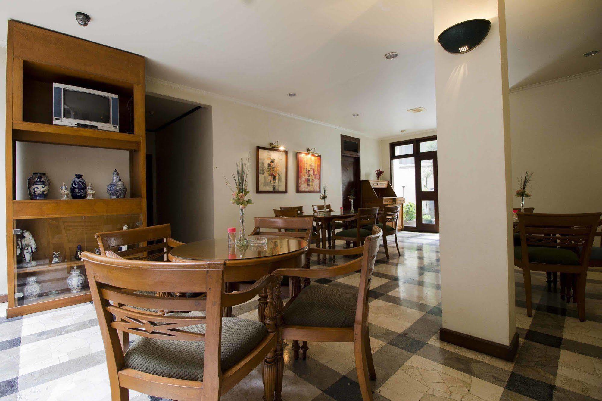 Reddoorz @ Dago Hotel Bandung Exterior photo