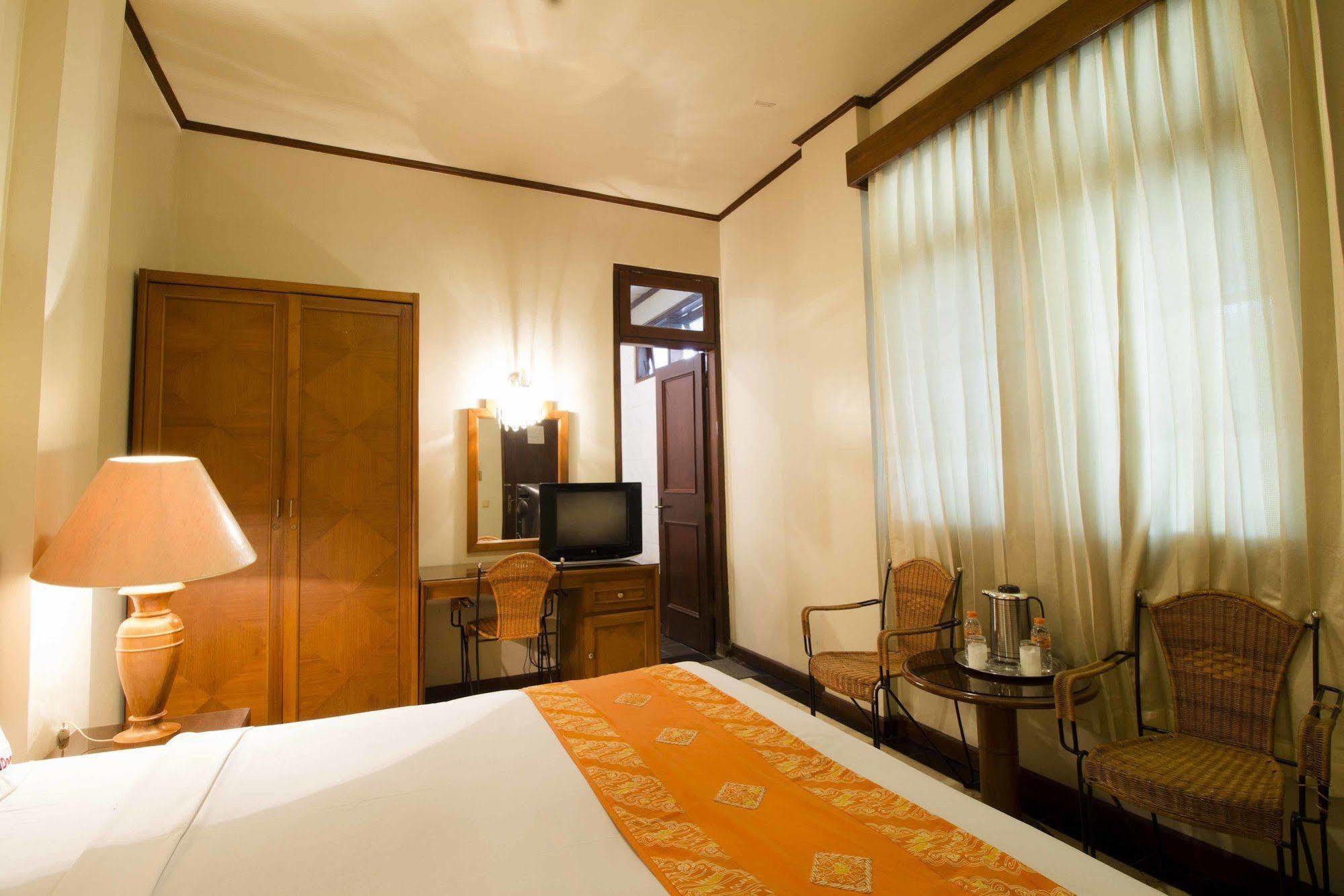 Reddoorz @ Dago Hotel Bandung Exterior photo
