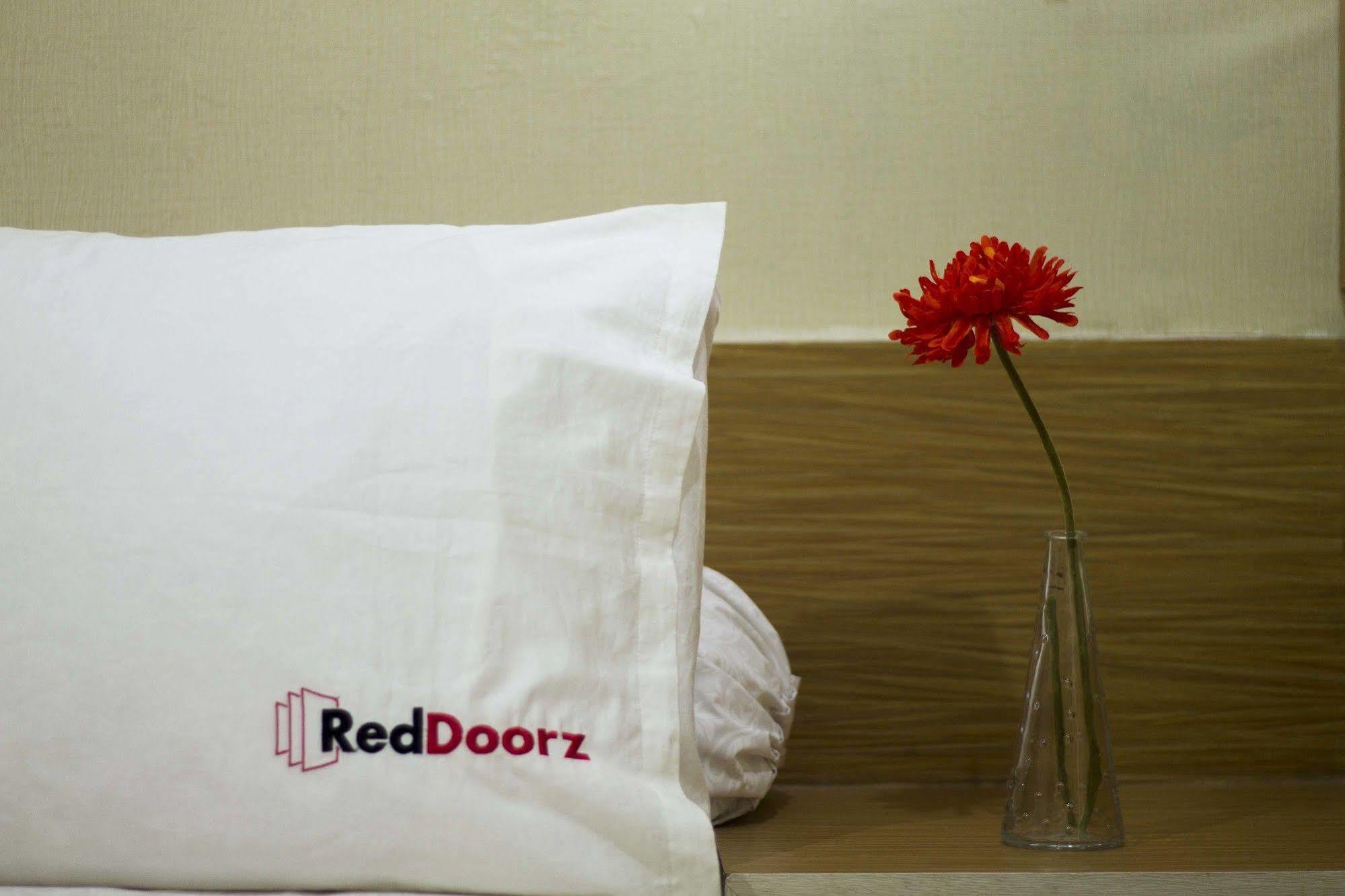 Reddoorz @ Dago Hotel Bandung Exterior photo