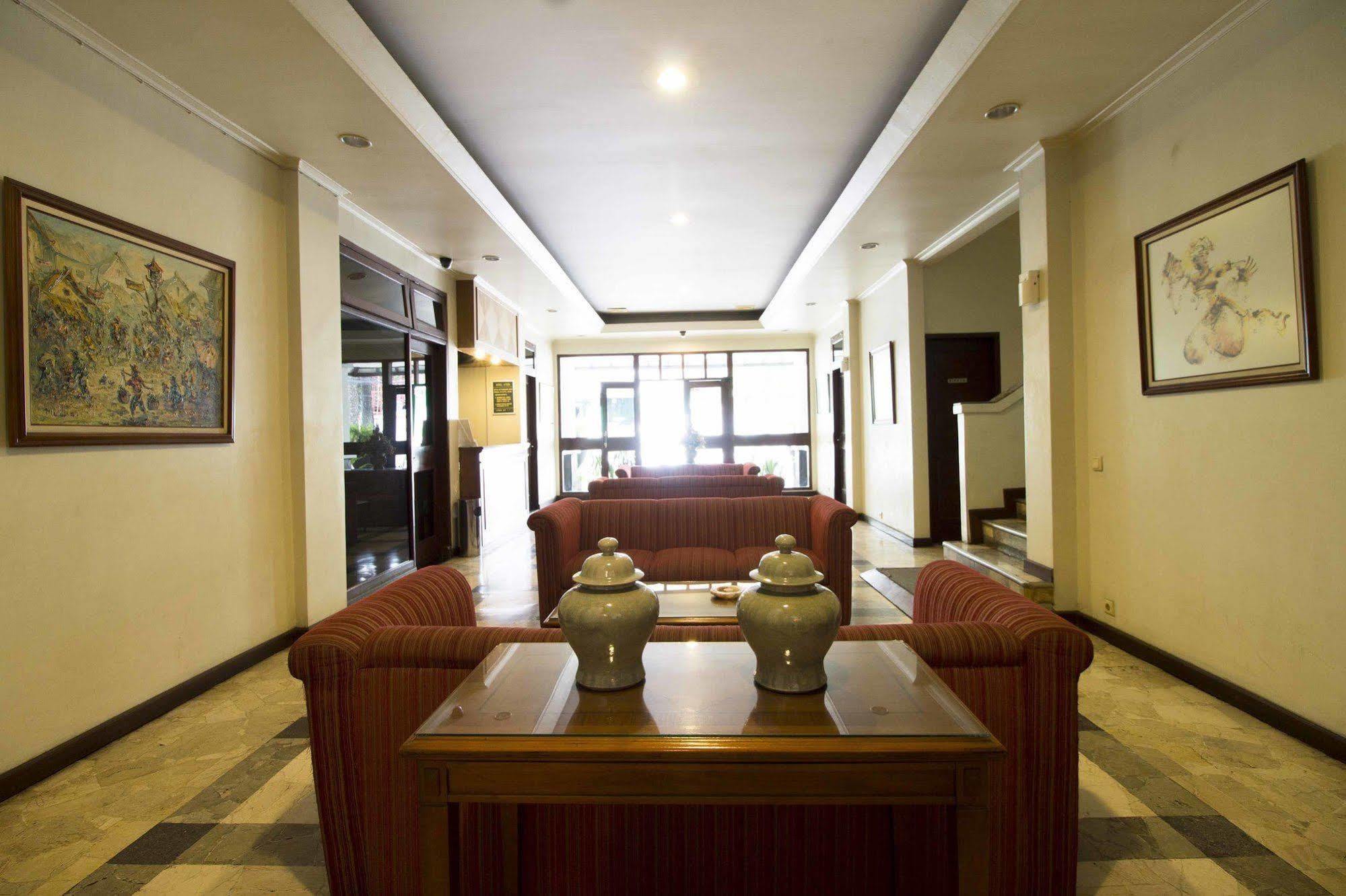 Reddoorz @ Dago Hotel Bandung Exterior photo